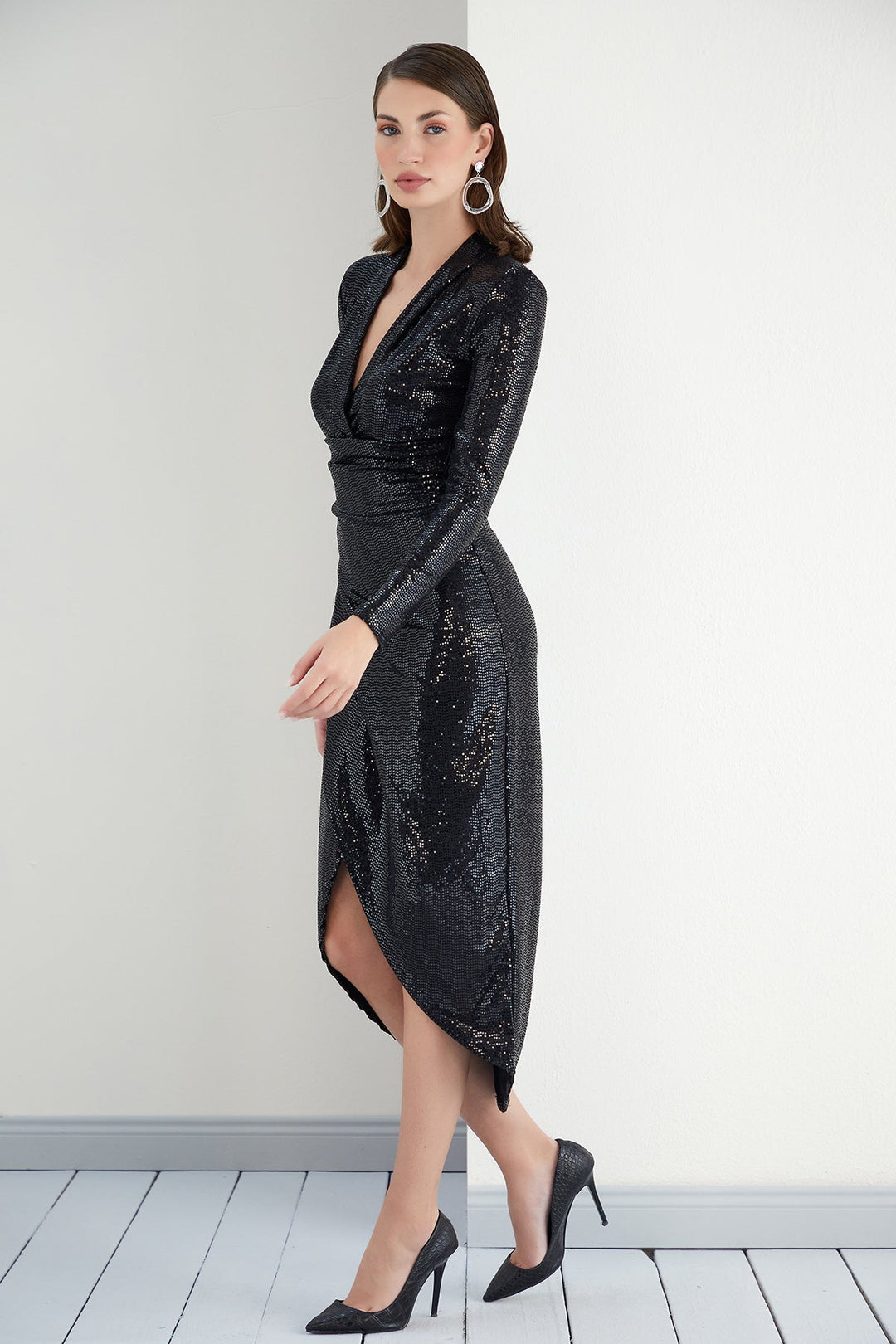 Glimmering Sequin Midi Dress in Black - jqwholesale.com