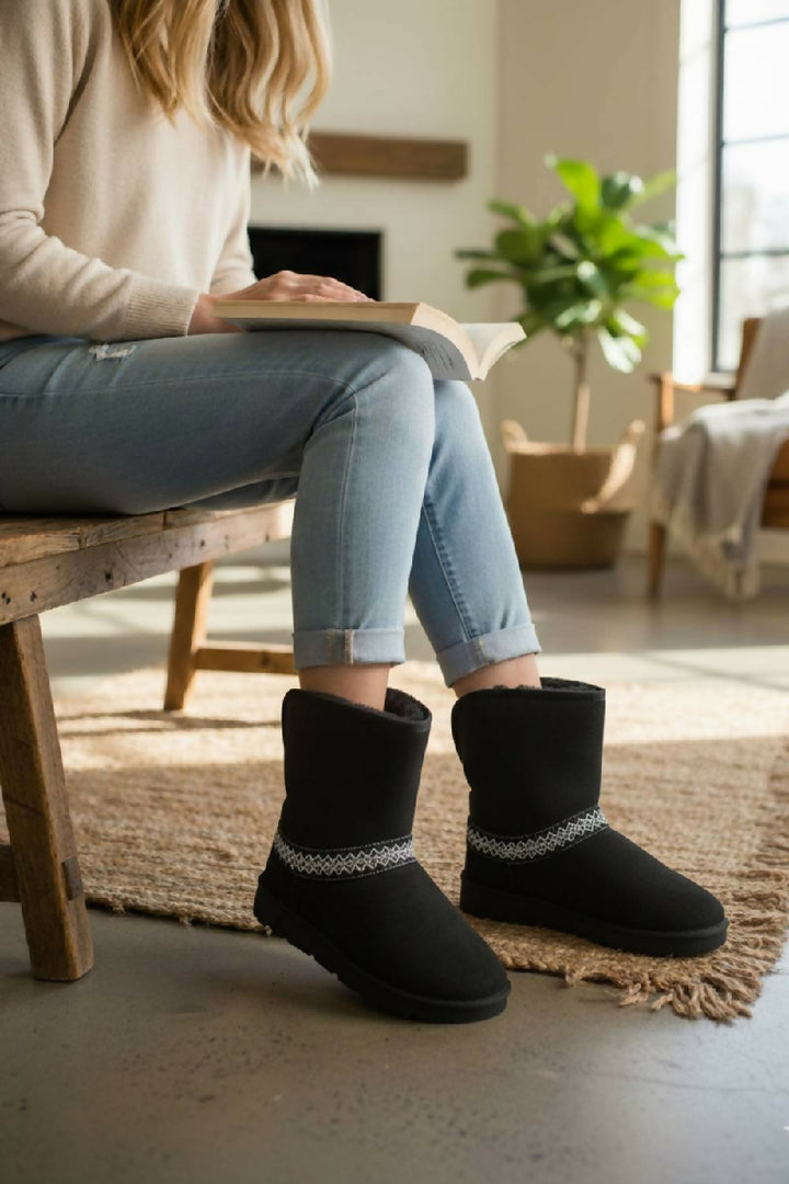 BLACK FOLD OVER EMBROIDED AZTEC DETAIL FULLY FUR LINED BOOT (PACK OF 12 PAIRS UK3-UK8) - jqwholesale.com