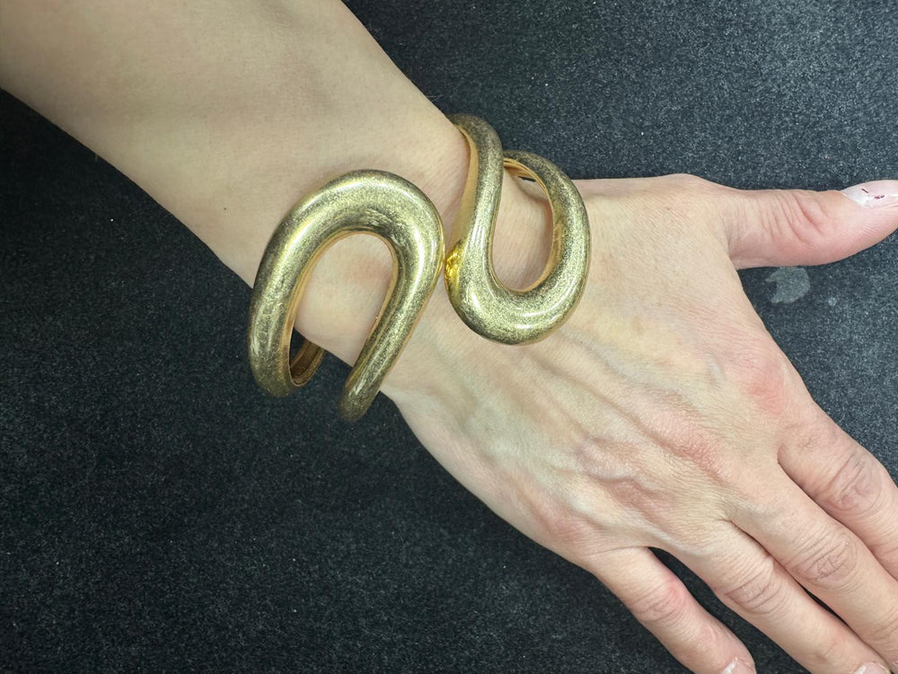 Gold metal Clasp Bracelet - jqwholesale.com