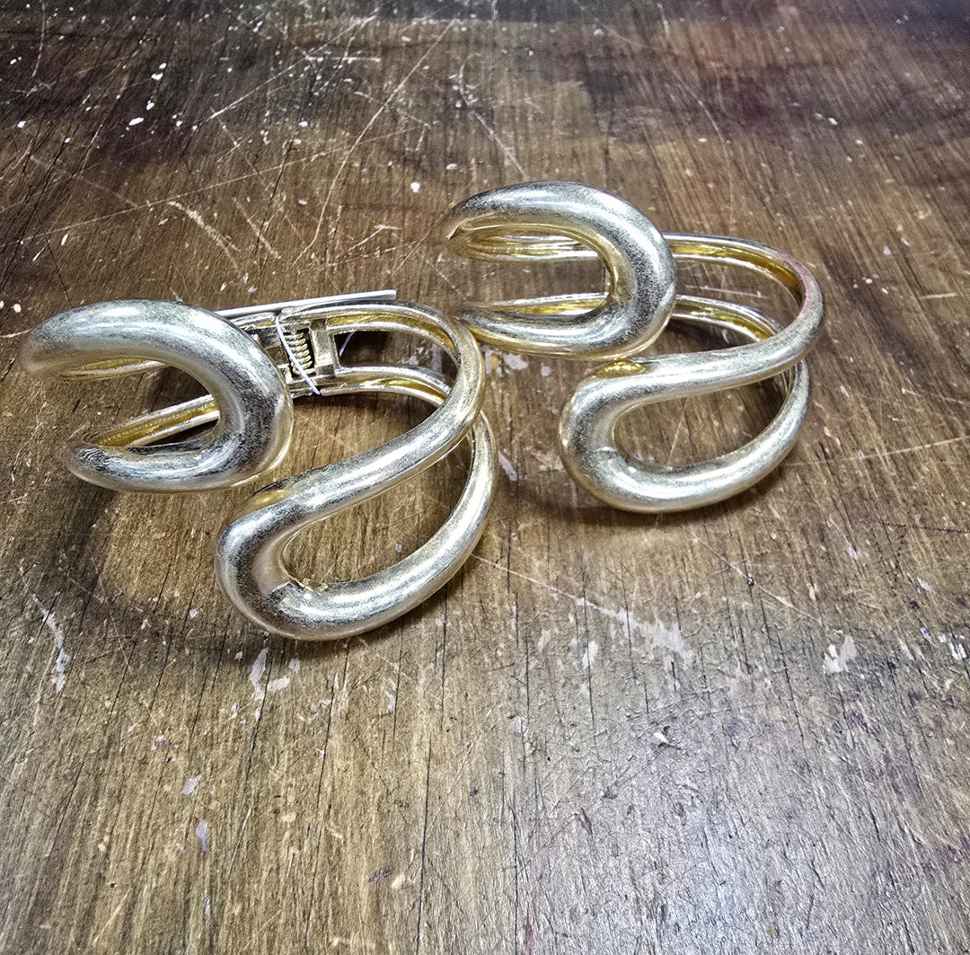 Gold metal Clasp Bracelet - jqwholesale.com