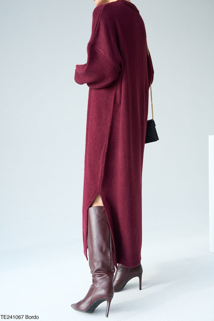 Crew-Neck Relaxed Knit Maxi Dress in Bordeaux - jqwholesale.com