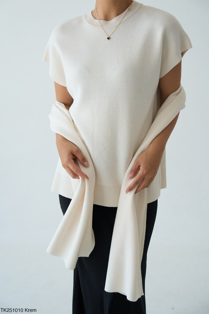 Sleeveless Knit Jumper with Matching Scarf in Cream