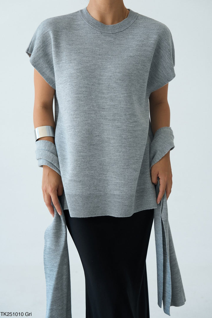 Sleeveless Knit Jumper with Matching Scarf in Light Grey
