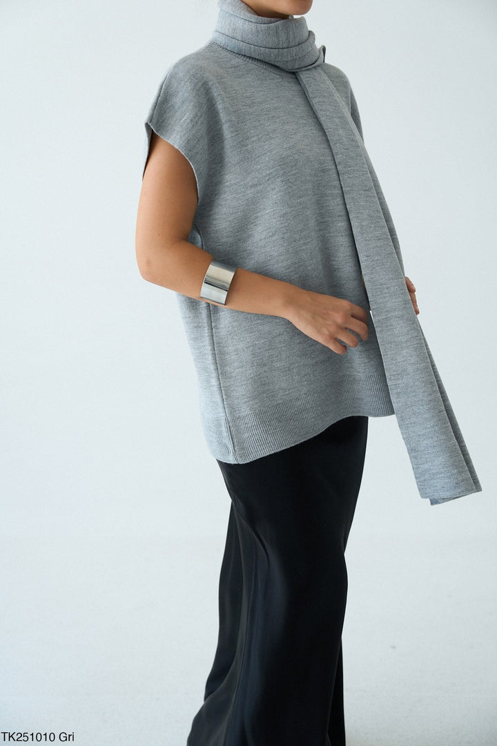 Sleeveless Knit Jumper with Matching Scarf in Light Grey - jqwholesale.com